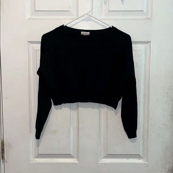 Black crop top - Picture 2 of 3